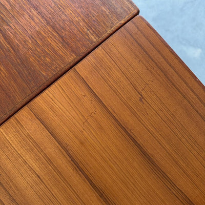 
                  
                    Vintage vierkante tafel teak - LOUI
                  
                
