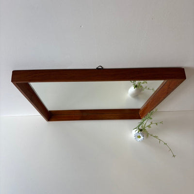 
                  
                    Vintage vierkanten spiegel teak - LOUI.STORE
                  
                