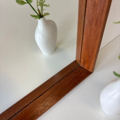 
                  
                    Vintage vierkanten spiegel teak - LOUI.STORE
                  
                