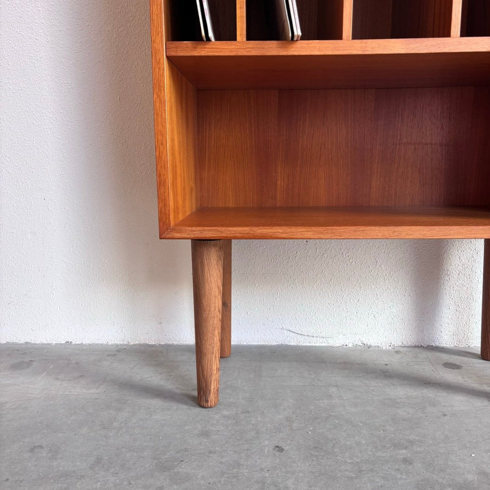 
                  
                    Vintage vinyl boekenkastje - LOUI.STORE
                  
                