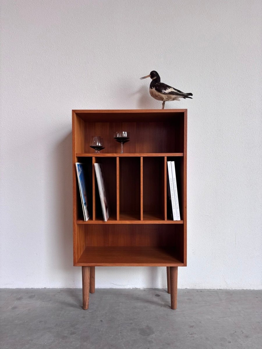 
                  
                    Vintage vinyl boekenkastje - LOUI.STORE
                  
                