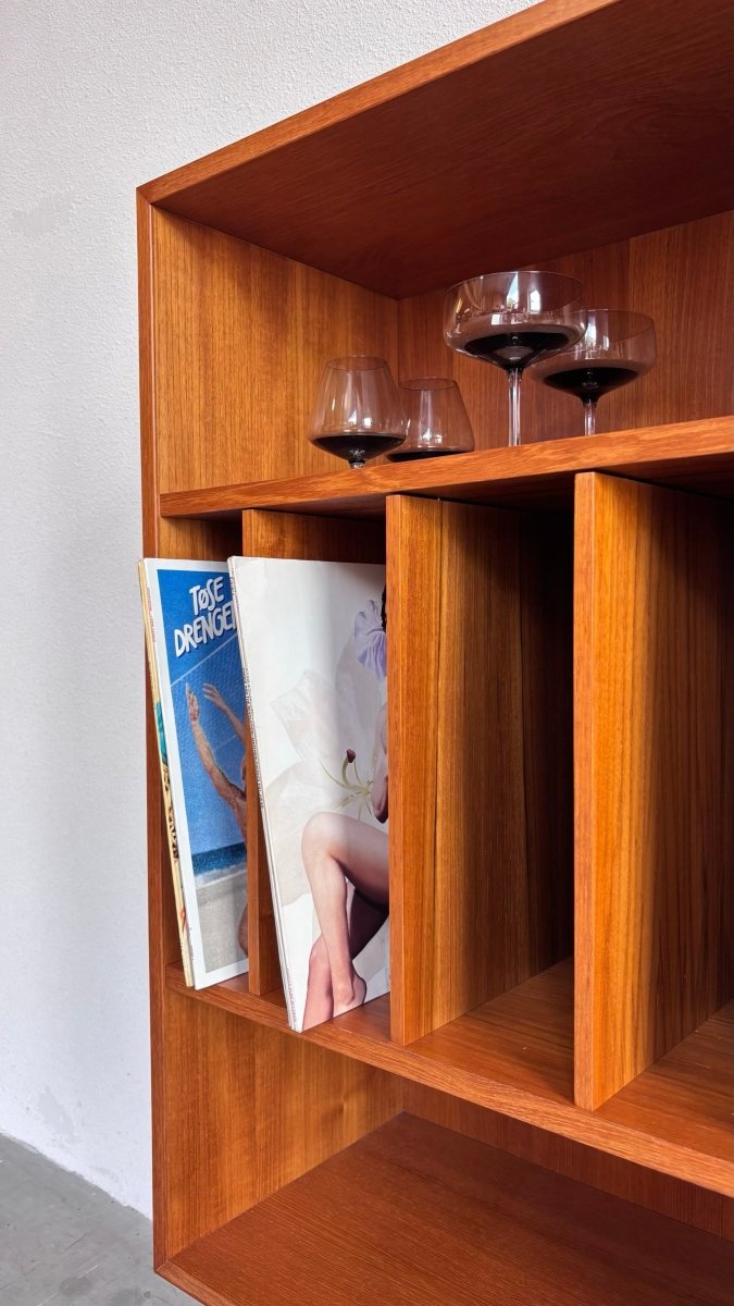 
                  
                    Vintage vinyl boekenkastje - LOUI.STORE
                  
                