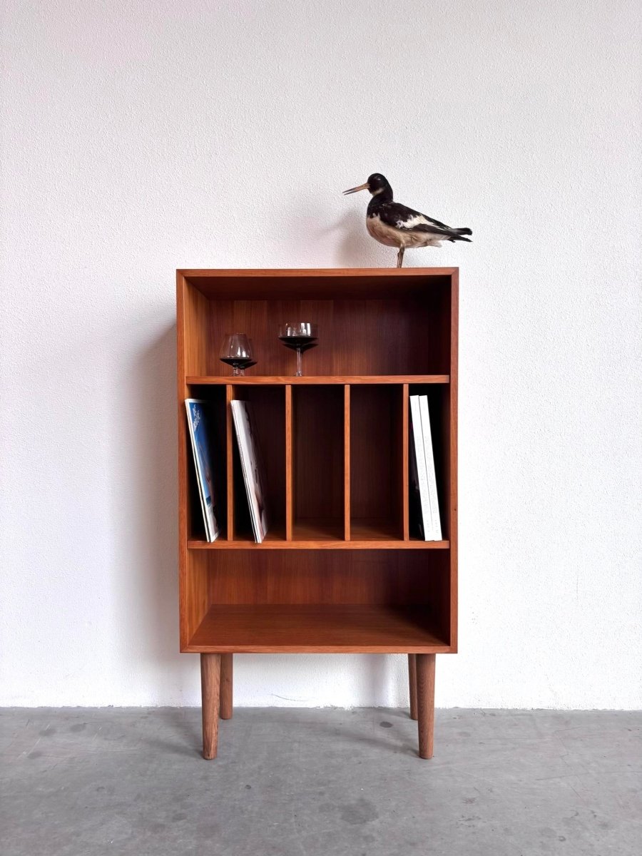 
                  
                    Vintage vinyl boekenkastje - LOUI.STORE
                  
                