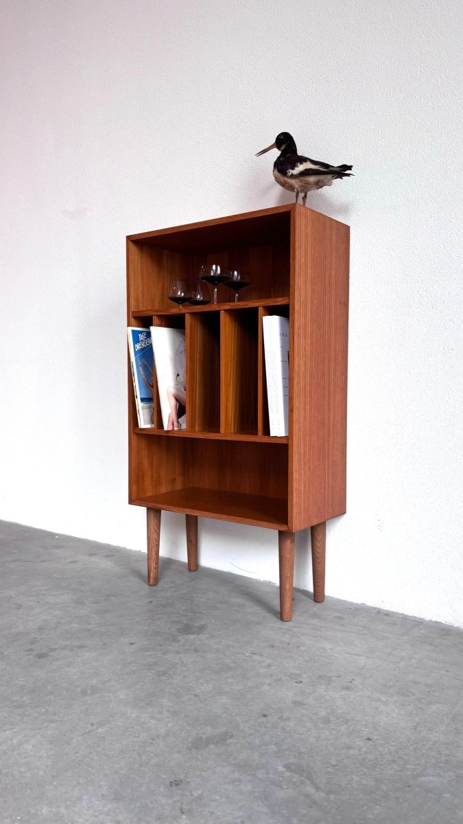 
                  
                    Vintage vinyl boekenkastje - LOUI.STORE
                  
                