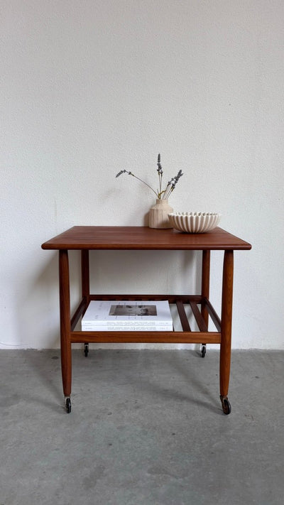 
                  
                    Vintage Vitré trolley - bijzettafel teak - LOUI.STORE
                  
                