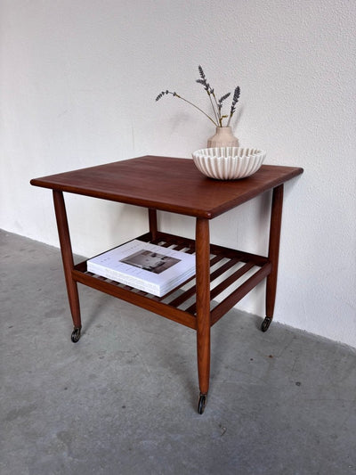 
                  
                    Vintage Vitré trolley - bijzettafel teak - LOUI.STORE
                  
                