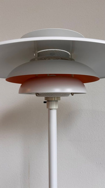 
                  
                    Vintage vloerlamp Jeka - LOUI.STORE
                  
                