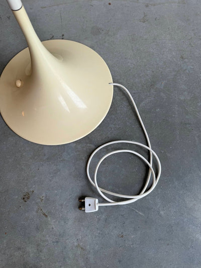 
                  
                    Vintage vloerlamp Panthella - LOUI.STORE
                  
                