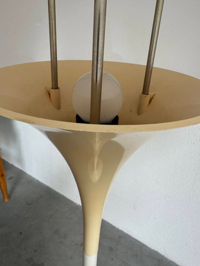
                  
                    Vintage vloerlamp Panthella - LOUI.STORE
                  
                