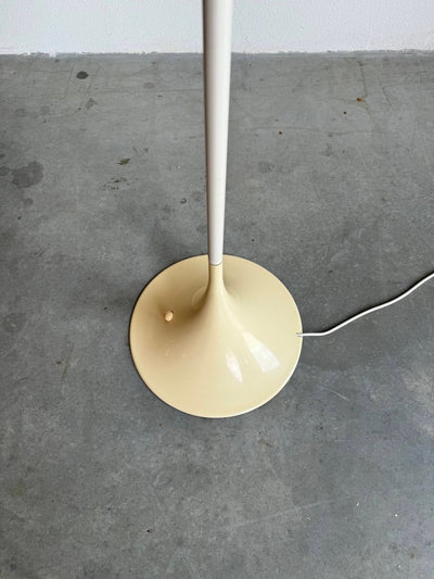 
                  
                    Vintage vloerlamp Panthella - LOUI.STORE
                  
                