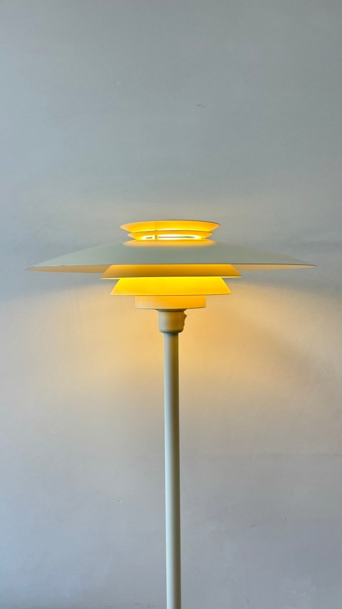 
                  
                    Vintage vloerlamp schalen wit - LOUI.STORE
                  
                