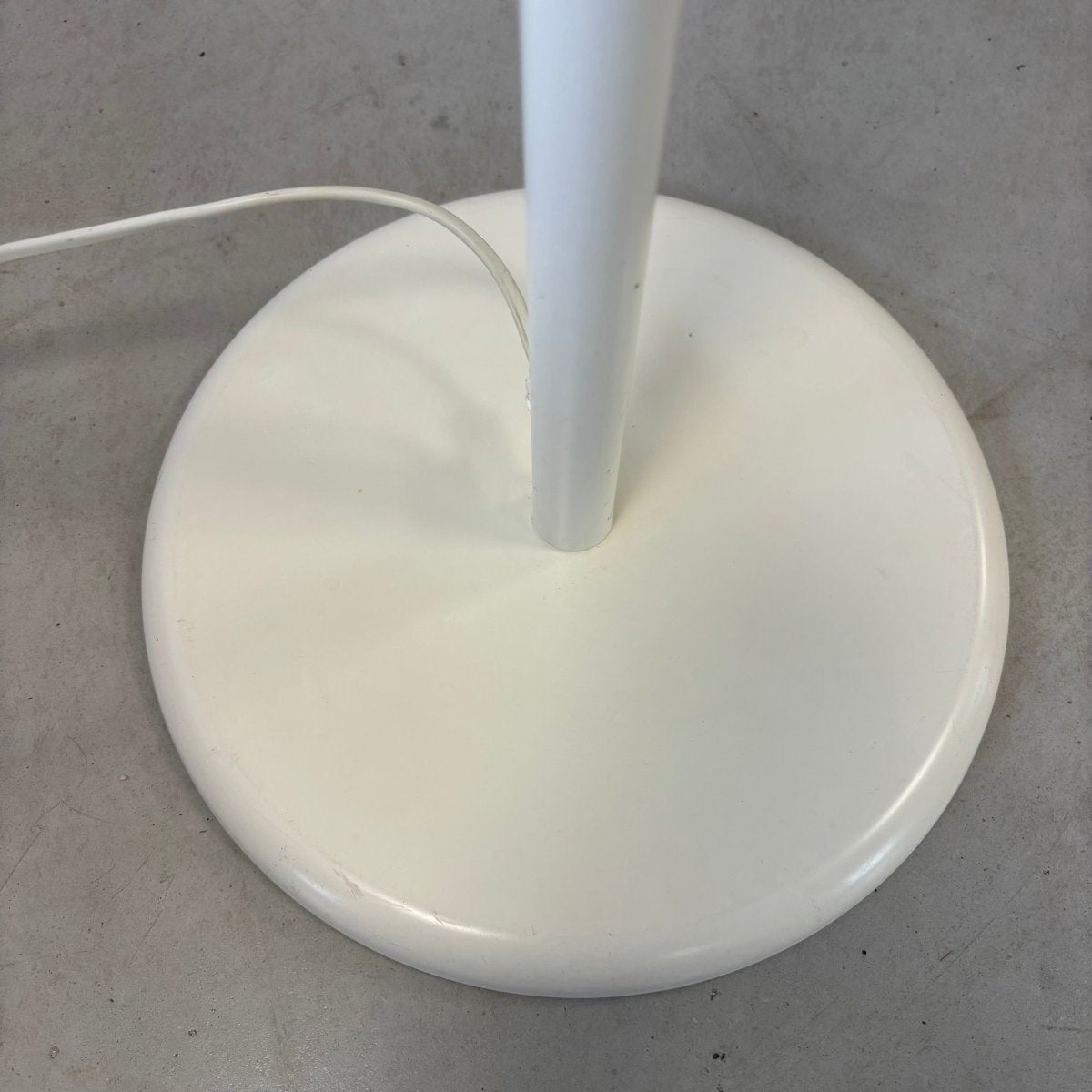 
                  
                    Vintage vloerlamp schalen wit - LOUI.STORE
                  
                