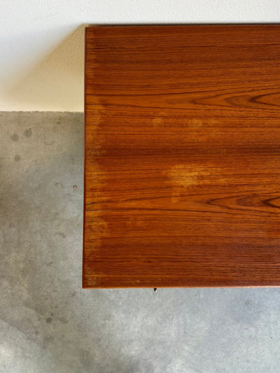 
                  
                    Vintage vrijstaand bureau J. Svenstrup teak - LOUI.STORE
                  
                