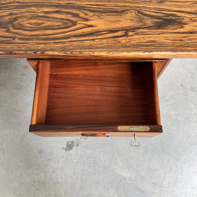 
                  
                    Vintage vrijstaand bureau XL in palissander - LOUI
                  
                
