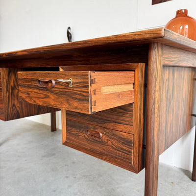 
                  
                    Vintage vrijstaand bureau XL in palissander - LOUI
                  
                