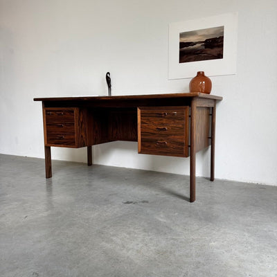 
                  
                    Vintage vrijstaand bureau XL in palissander - LOUI
                  
                