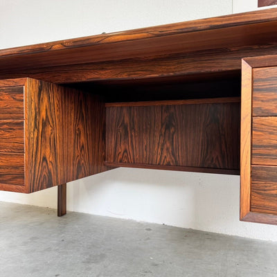 
                  
                    Vintage vrijstaand bureau XL in palissander - LOUI
                  
                