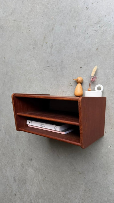 
                  
                    Vintage wandkastje 2 schappen teak - LOUI
                  
                