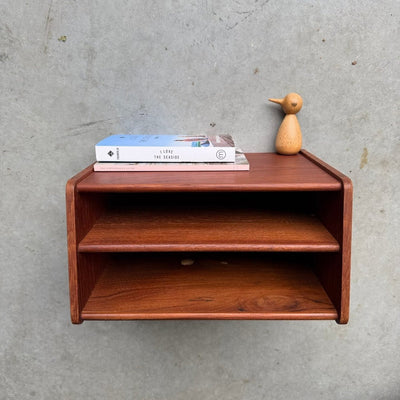
                  
                    Vintage wandkastje 2 schappen teak - LOUI
                  
                