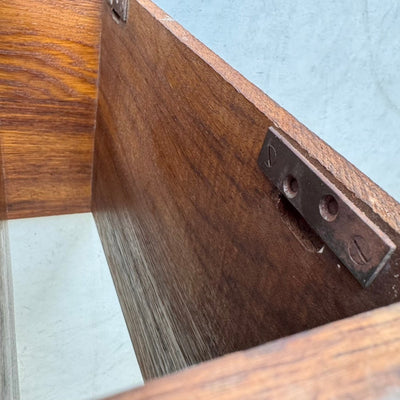 
                  
                    Vintage wandkastje 2 vakken donker eiken - LOUI
                  
                