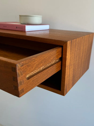 
                  
                    Vintage wandkastje Aksel Kjersgaard model 127 - LOUI.STORE
                  
                