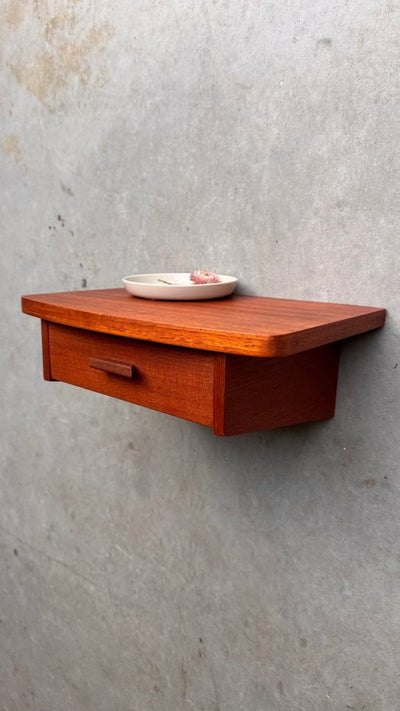 
                  
                    Vintage wandkastje met lade teak - LOUI.STORE
                  
                