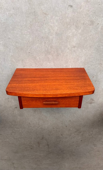 
                  
                    Vintage wandkastje met lade teak - LOUI.STORE
                  
                