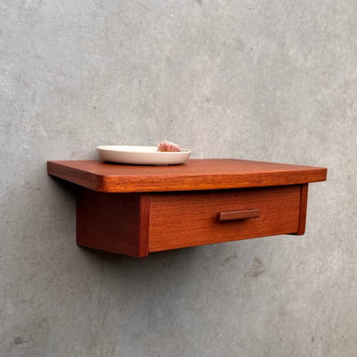 
                  
                    Vintage wandkastje met lade teak - LOUI.STORE
                  
                