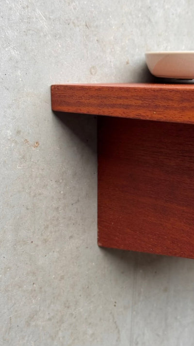 
                  
                    Vintage wandkastje met lade teak - LOUI.STORE
                  
                