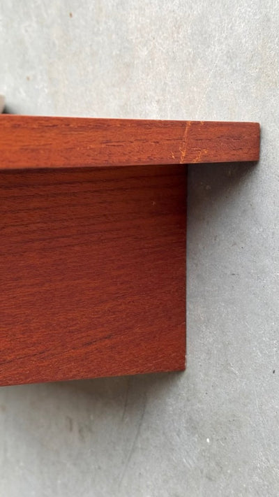 
                  
                    Vintage wandkastje met lade teak - LOUI.STORE
                  
                
