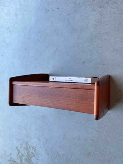 
                  
                    Vintage wandkastje met lade teak - LOUI.STORE
                  
                