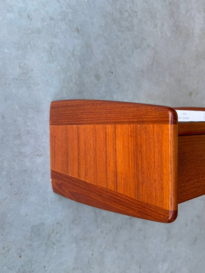 
                  
                    Vintage wandkastje met lade teak - LOUI.STORE
                  
                
