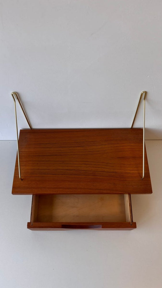 
                  
                    Vintage wandkastje string - LOUI.STORE
                  
                