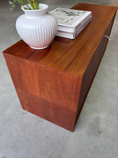 
                  
                    Vintage wandkastje teak klep - LOUI.STORE
                  
                