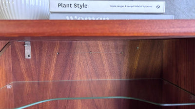 
                  
                    Vintage wandkastje teak klep - LOUI.STORE
                  
                