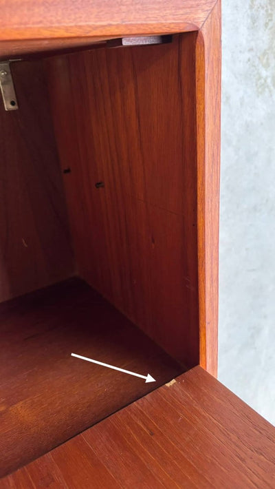 
                  
                    Vintage wandkastje teak klep - LOUI.STORE
                  
                