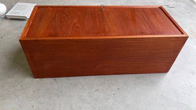 
                  
                    Vintage wandkastje teak klep - LOUI.STORE
                  
                