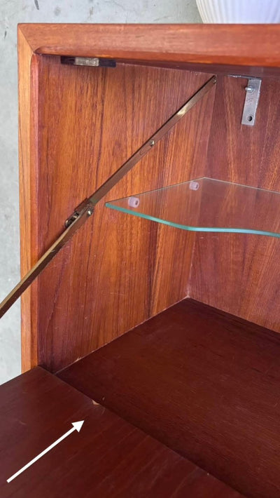 
                  
                    Vintage wandkastje teak klep - LOUI.STORE
                  
                