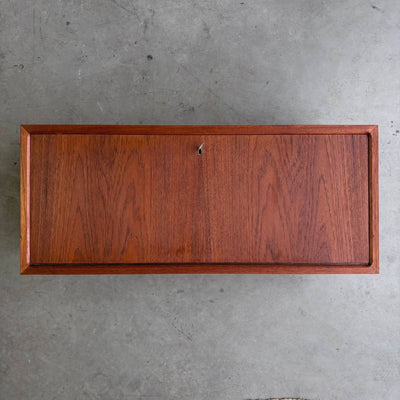 
                  
                    Vintage wandkastje teak klep - LOUI.STORE
                  
                