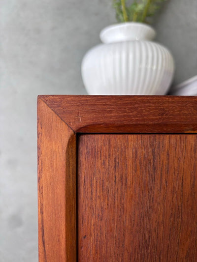 
                  
                    Vintage wandkastje teak klep - LOUI.STORE
                  
                