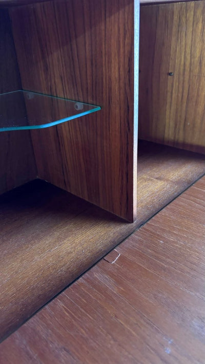 
                  
                    Vintage wandkastje teak klep - LOUI.STORE
                  
                