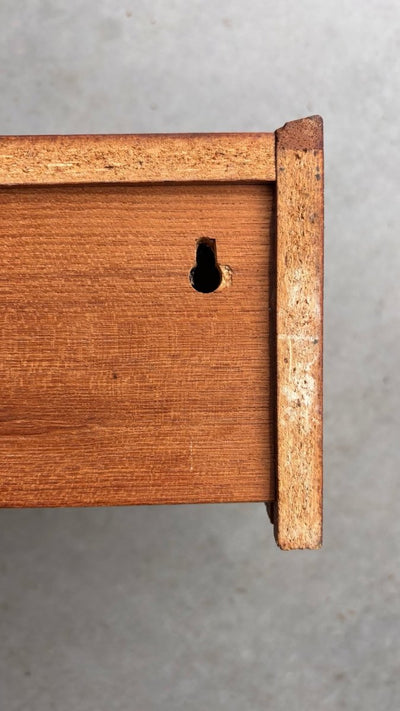 
                  
                    Vintage wandkastje teak - LOUI.STORE
                  
                