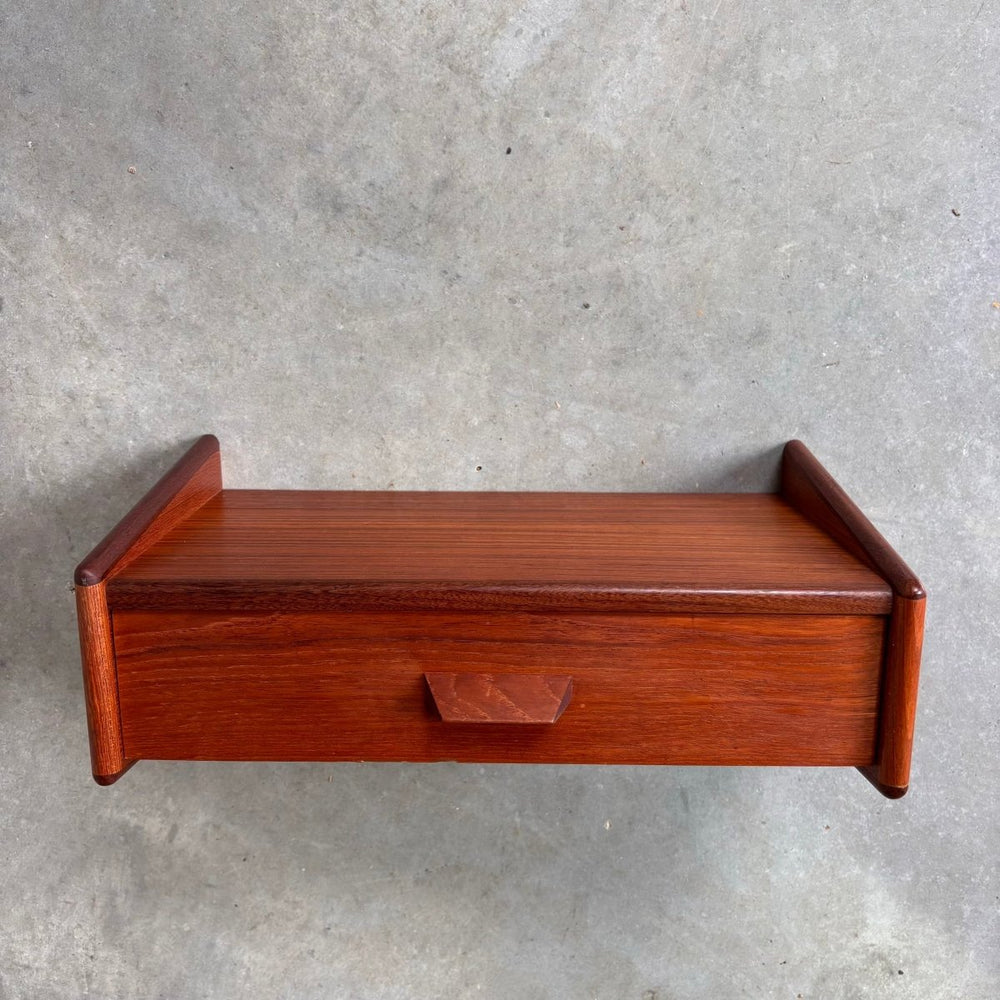 
                  
                    Vintage wandkastje teak - LOUI.STORE
                  
                