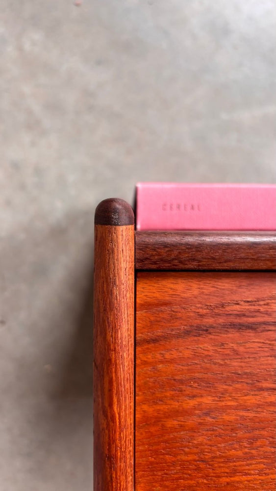 
                  
                    Vintage wandkastje teak - LOUI.STORE
                  
                
