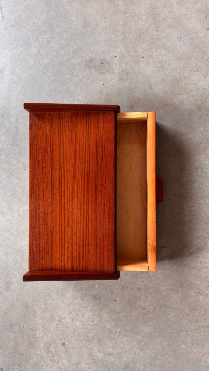 
                  
                    Vintage wandkastje teak - LOUI.STORE
                  
                