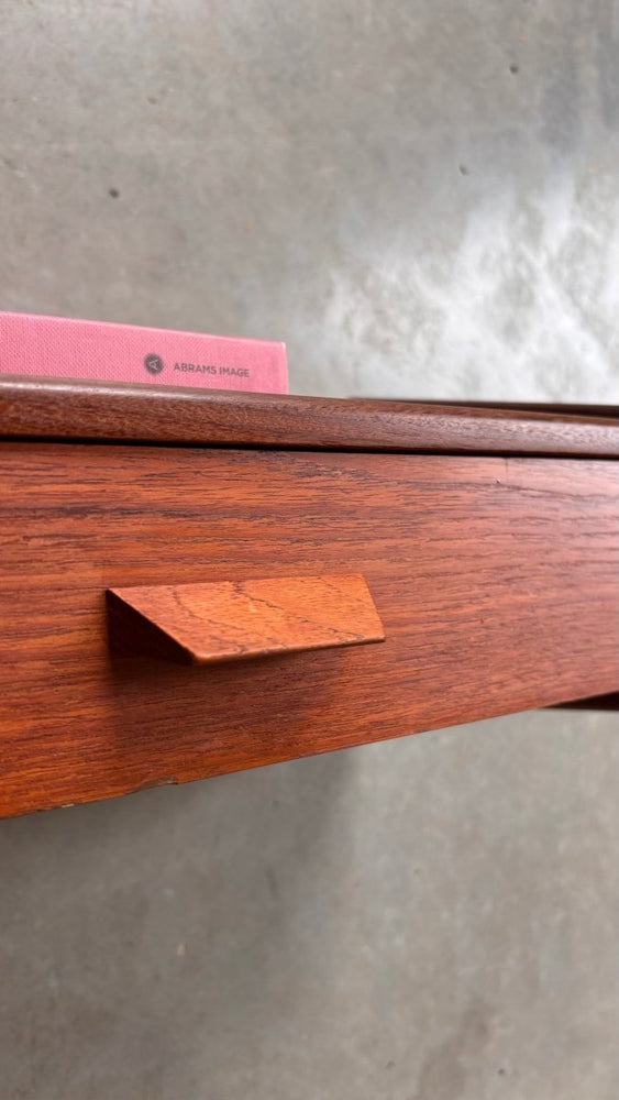 
                  
                    Vintage wandkastje teak - LOUI.STORE
                  
                