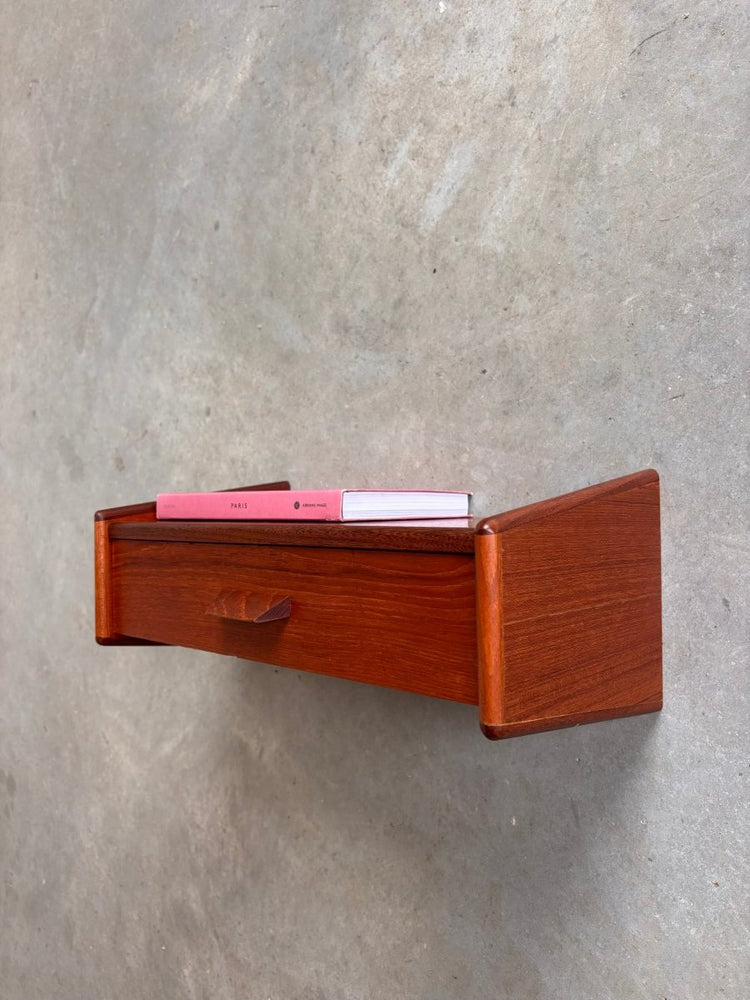 
                  
                    Vintage wandkastje teak - LOUI.STORE
                  
                