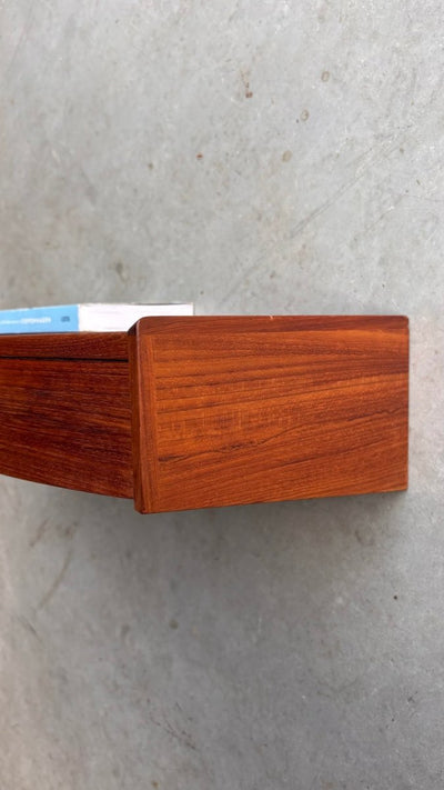 
                  
                    Vintage wandkastje teak - LOUI.STORE
                  
                