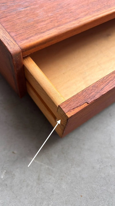 
                  
                    Vintage wandkastje teak - LOUI.STORE
                  
                