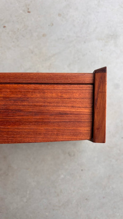 
                  
                    Vintage wandkastje teak - LOUI.STORE
                  
                